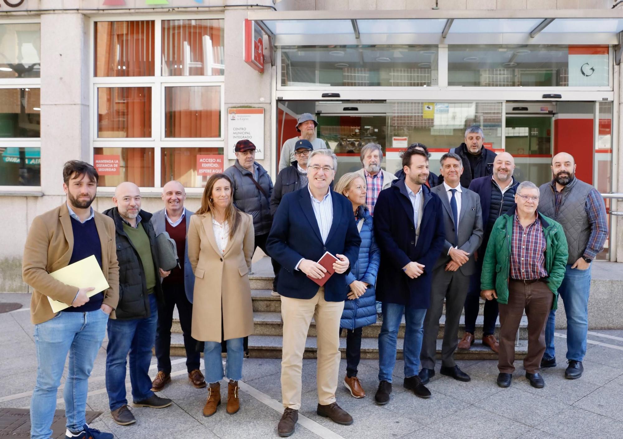 El encuentro del PP con los vecinos de la zona Oeste de Gijón, en imágenes