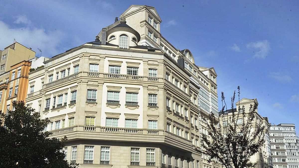 Vista parcial del edificio que sirvió de sede a Fenosa.