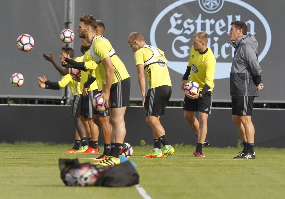 Los jugadores se ponen a las órdenes de Eduardo Berizzo para preparar a puerta cerrada el choque en Cornellá contra el conjunto perico. Orellana trabajó en el campo al margen de sus compañeros.