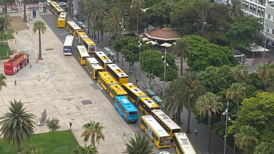 El gran atasco de guaguas en Las Palmas de Gran Canaria por las obras de Juan Manuel Durán