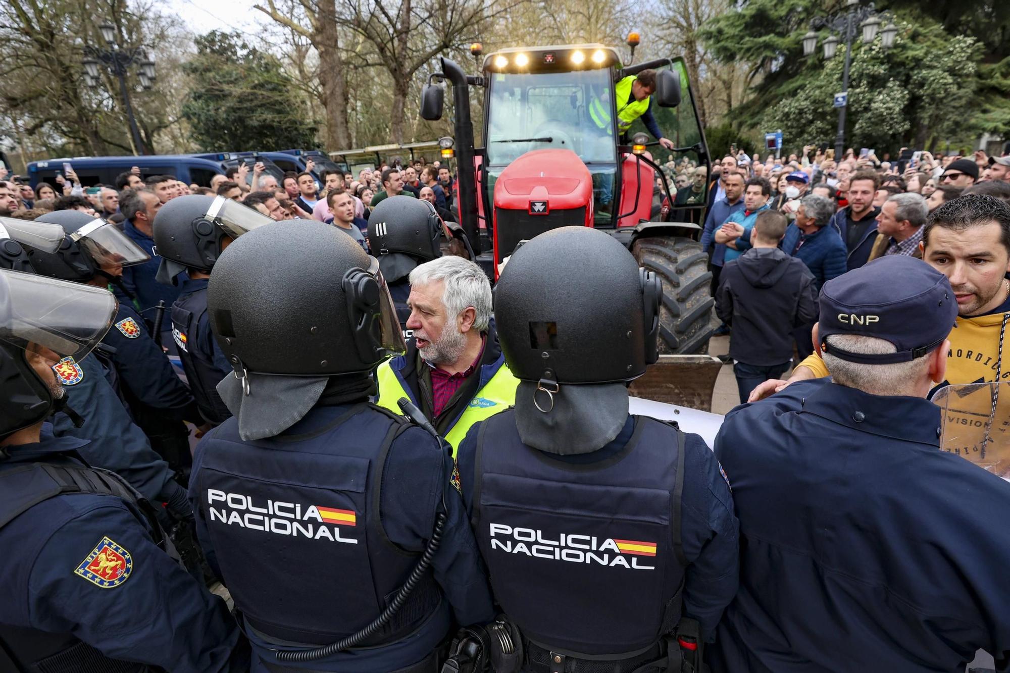 Así fue la protesta agrícola y ganadera convocada en Oviedo