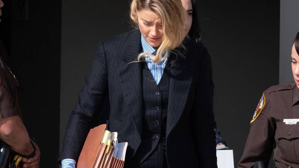 Amber Heard saliendo del juicio contra Johnny Depp