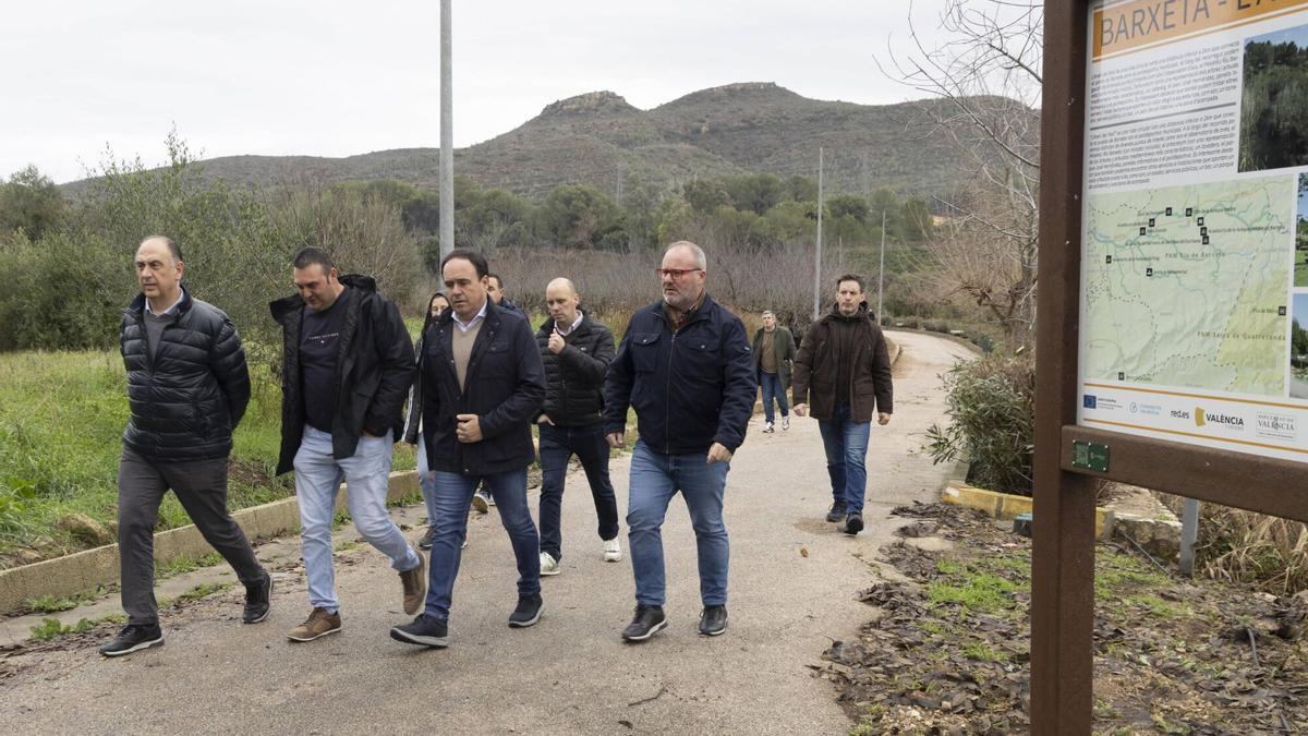 Visita a la zona afectada per les pluges del president Pérez Llorca al costat de l’alcalde Vicent Torregrosa