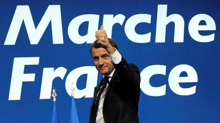Macron, el niño precoz que está a un paso del Elíseo