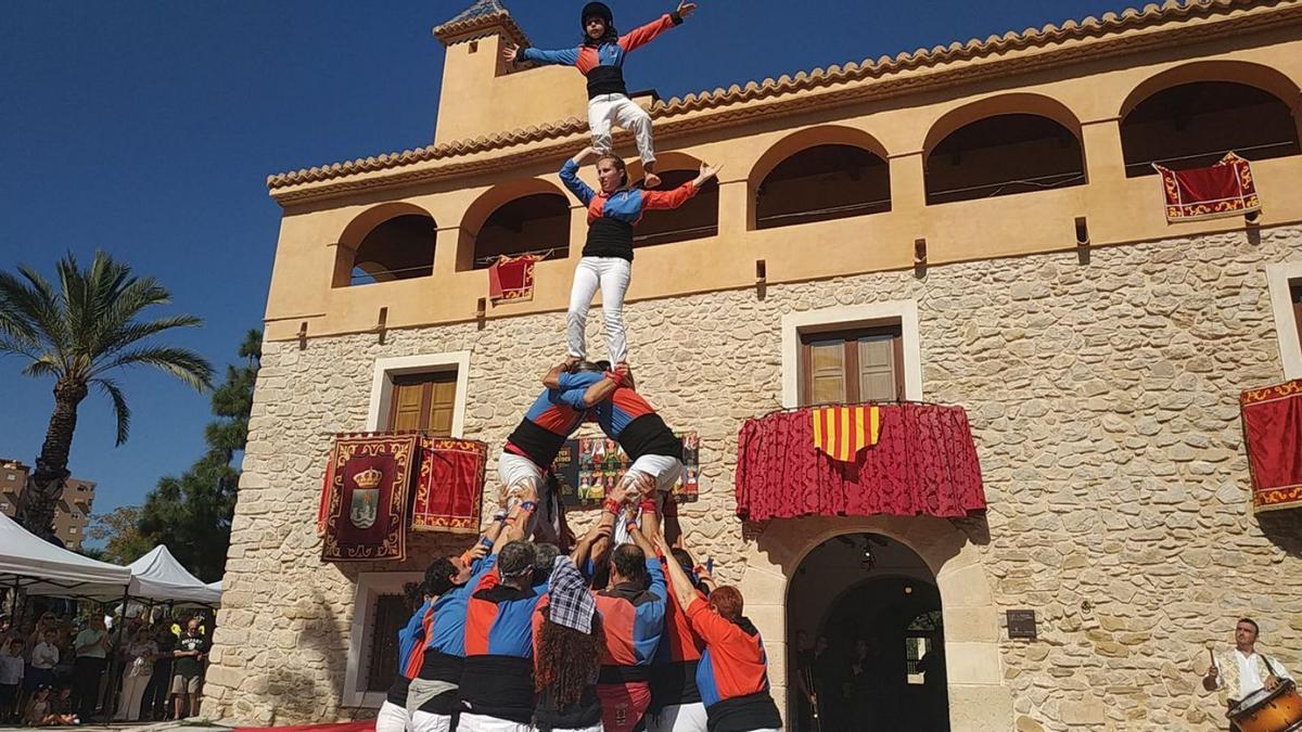 Les colles eixiran
als carrers durant
el dia festiu.  levante-emv