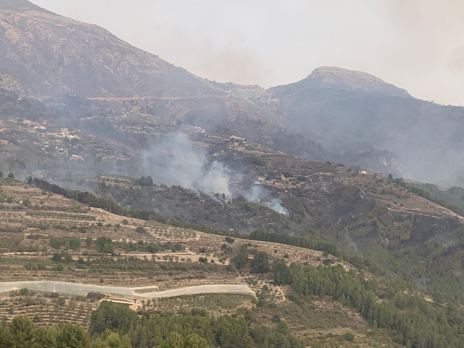 El incendio de Tàrbena, desde el aire (imágenes)