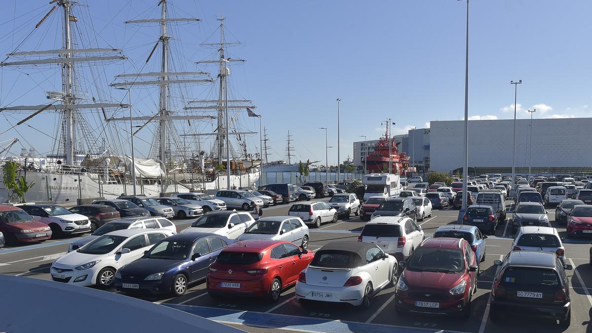 El aparcamiento del muelle de Sanapú, en 2022.