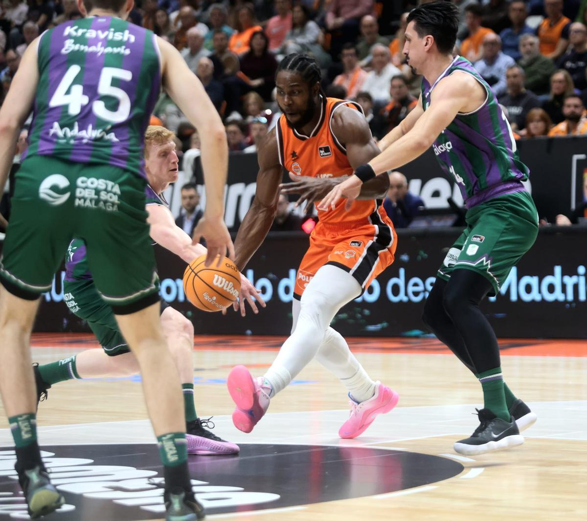 Semi Ojeleye, autor de 11 puntos, cuatro de ellos desde el tiro libre