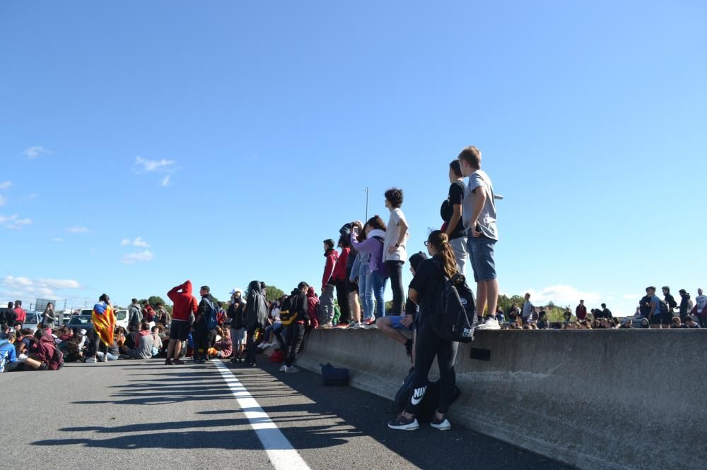 Els estudiants buiden les aules i tornen a tallar el trànsit a Manresa