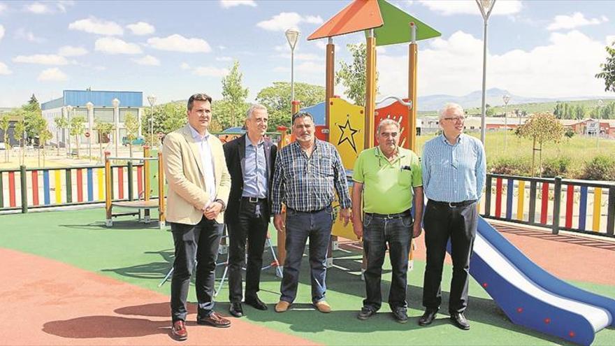 El Ayuntamiento inaugura el nuevo parque de ocio de la zona del Zarpazo