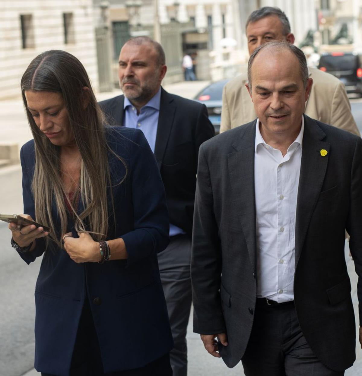 Junts dona aire a Sánchez, però li exigeix «garanties» per continuar recolzant-lo Junts dona aire a Sánchez, però li exigeix «garanties» per continuar recolzant-lo