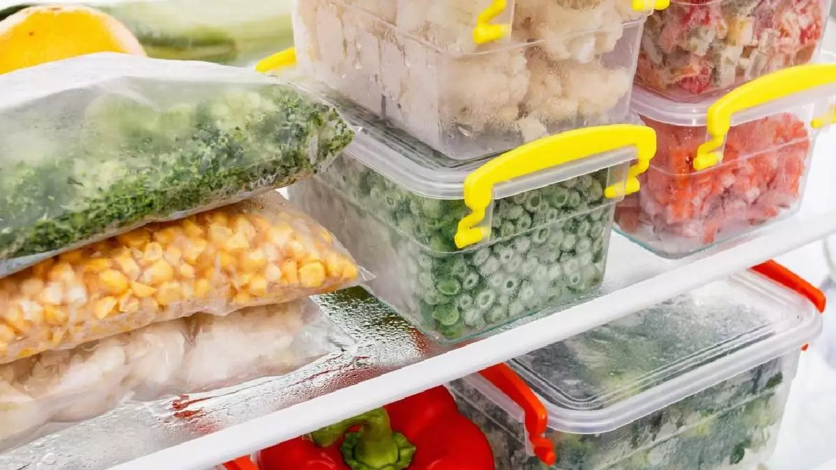 Dile adiós a los envases en la nevera: esta es la solución para evitar que la comida se ponga mala