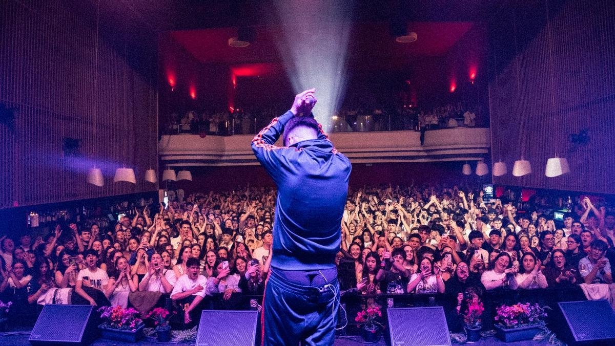 9Louro convierte la Sala Capitol en una fiesta con su nuevo disco 'Amorrer' ante un público entregado