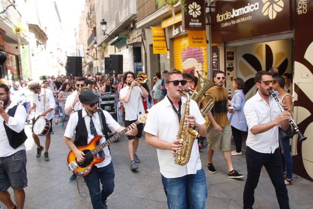 Música balcánica en el centro de Murcia