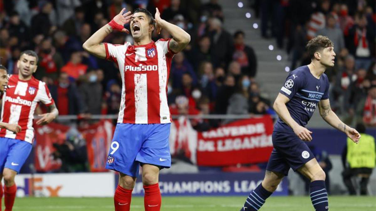 Luis Suárez se lamenta durante el Atlético de Madrid - Manchester City