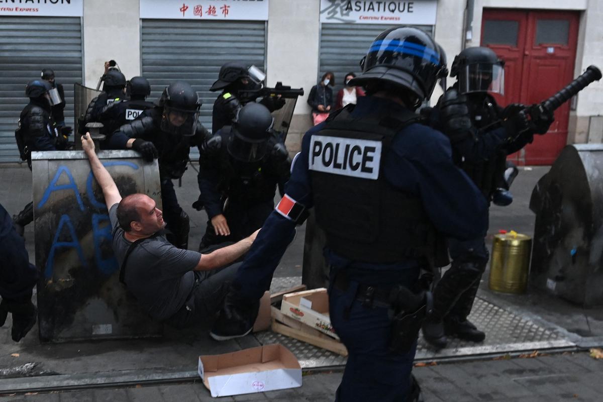 Los disturbios se extienden por Francia en la cuarta noche de protestas. Enfrentamientos y detenidos en Nantes.