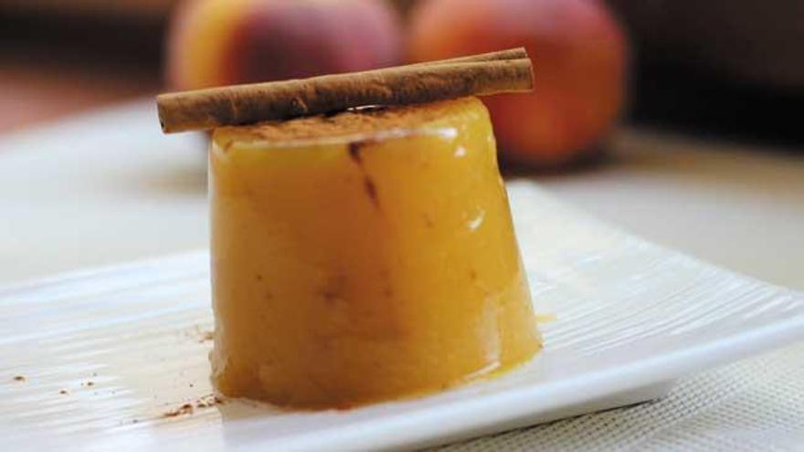 Flan de melocotón y canela