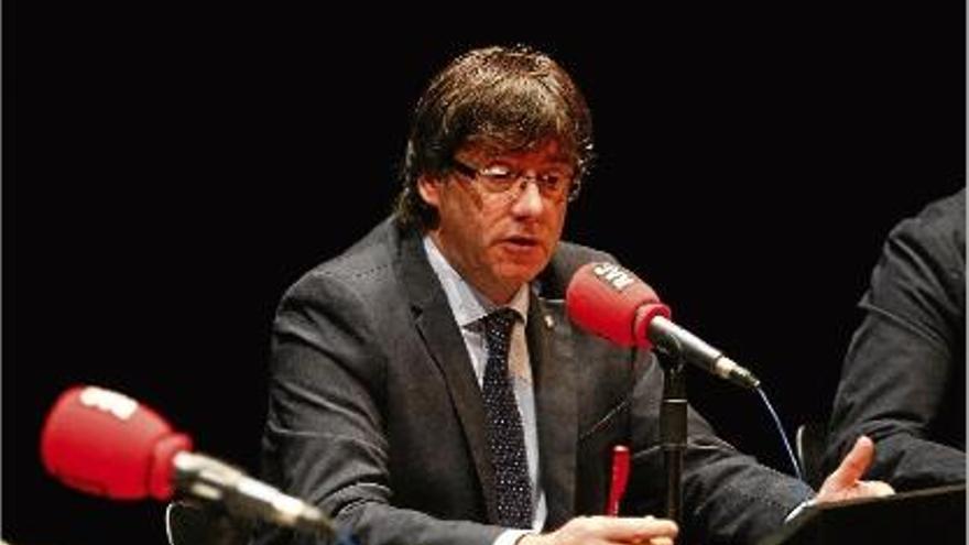 Carles Puigdemont, durant l&#039;entrevista de Rac1 a Girona.