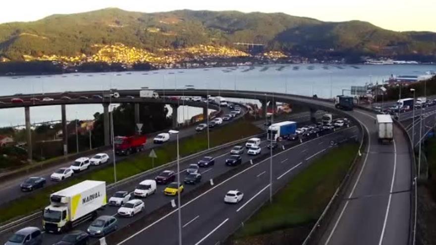 Otro accidente múltiple en el túnel de A Madroa colapsa la AP-9 en Vigo