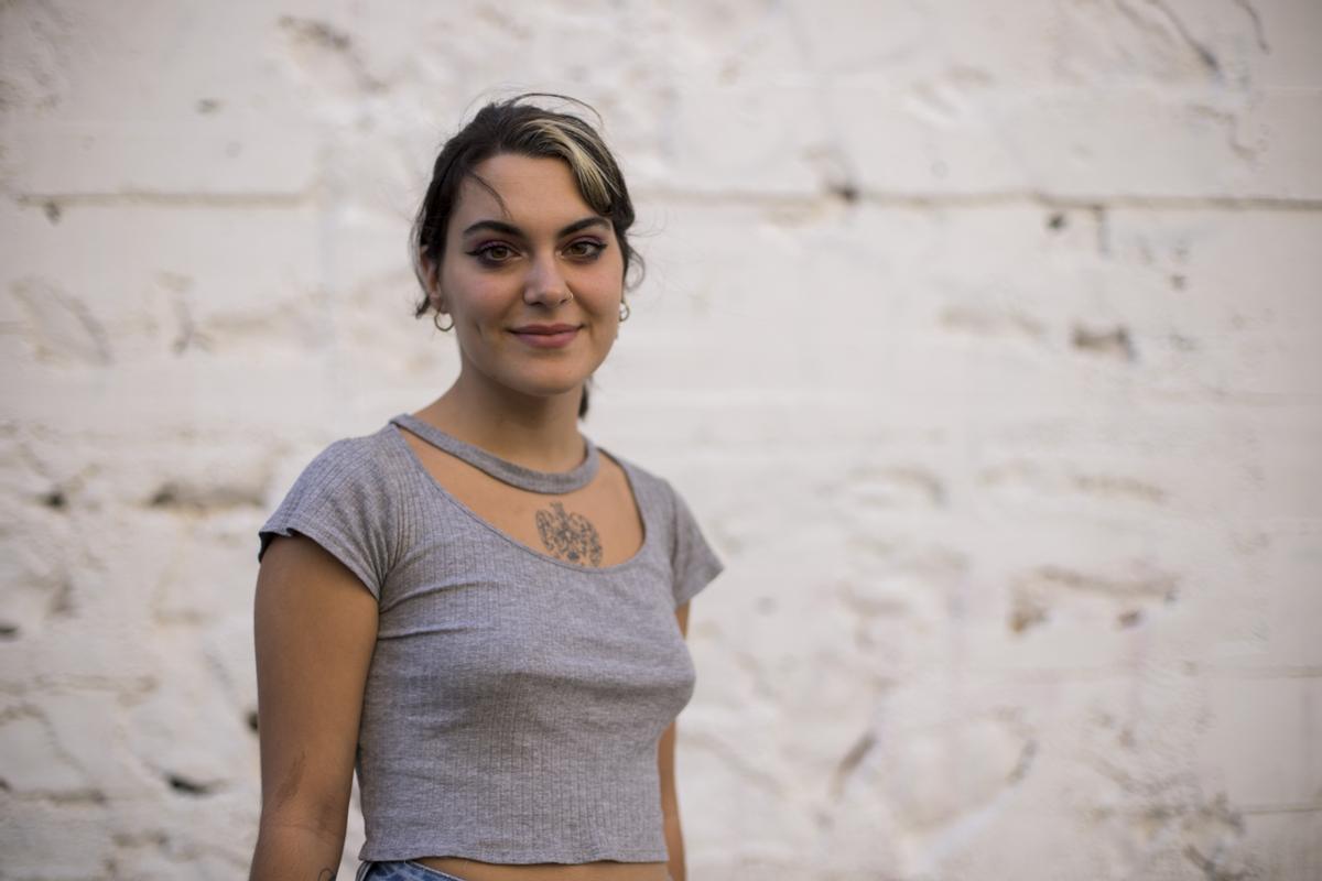 Valencia. Ana, una estudiante de 22 años que reivindica la liberación del sujetador y de la depilación