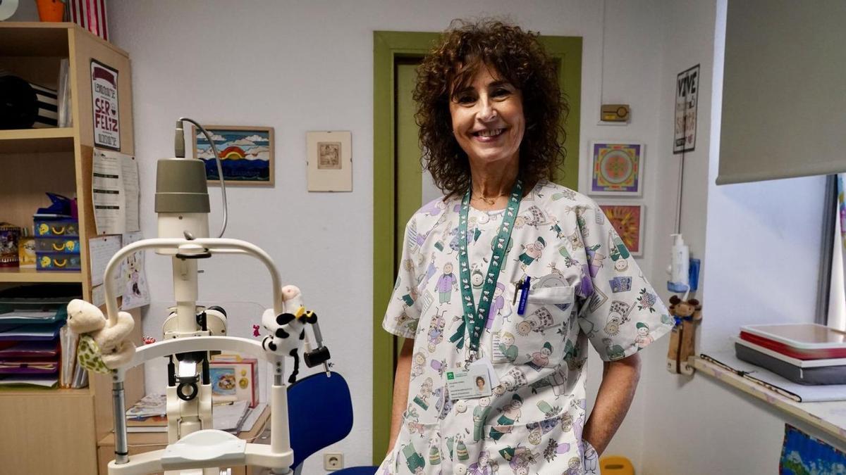 Julia Escudero en su consulta en el Hospital Materno Infantil.