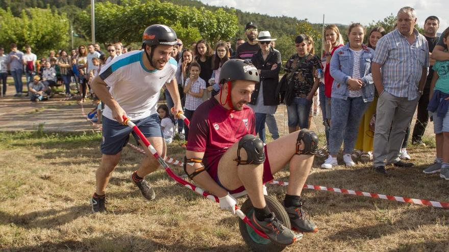 Otra de las parejas participantes, durante la carrera.