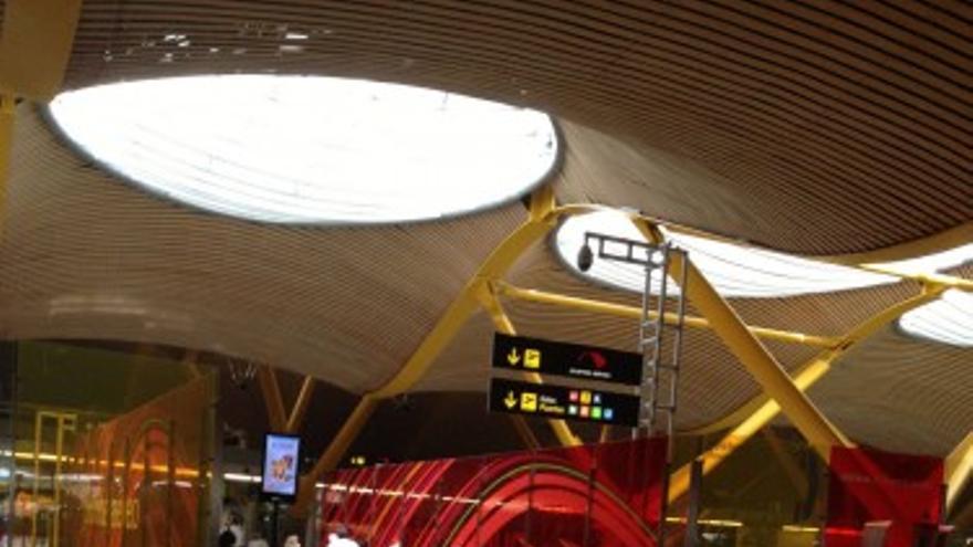 El granizo provoca cuatro desvíos en  Barajas