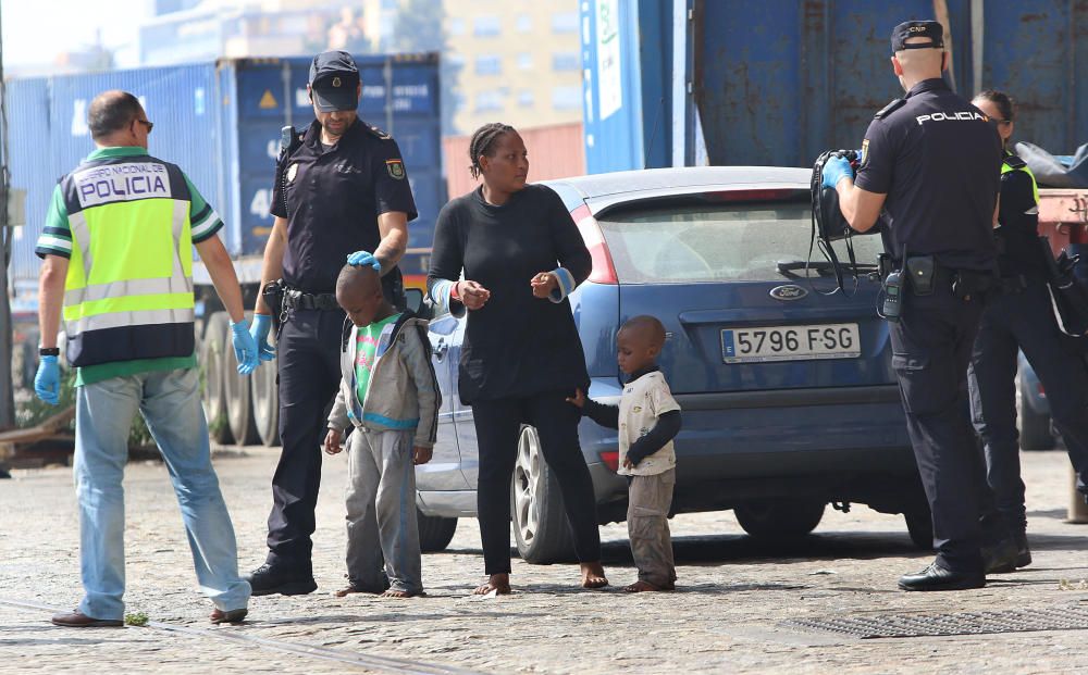 Rescatan a los 56 ocupantes de una patera en el Mar de Alborán