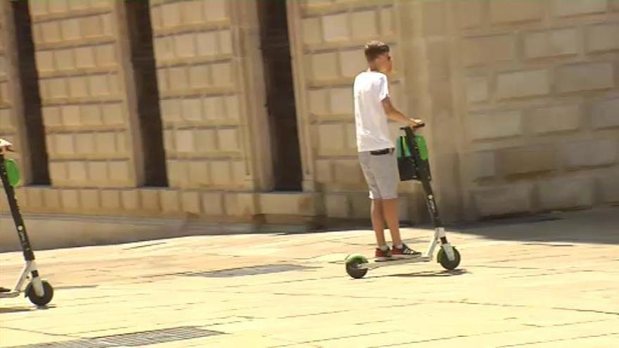 Málaga exige a las empresas de patinetes que los apague al acceder al Centro