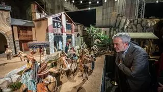 El pesebre más grande de Barcelona se instala en el patio del ayuntamiento