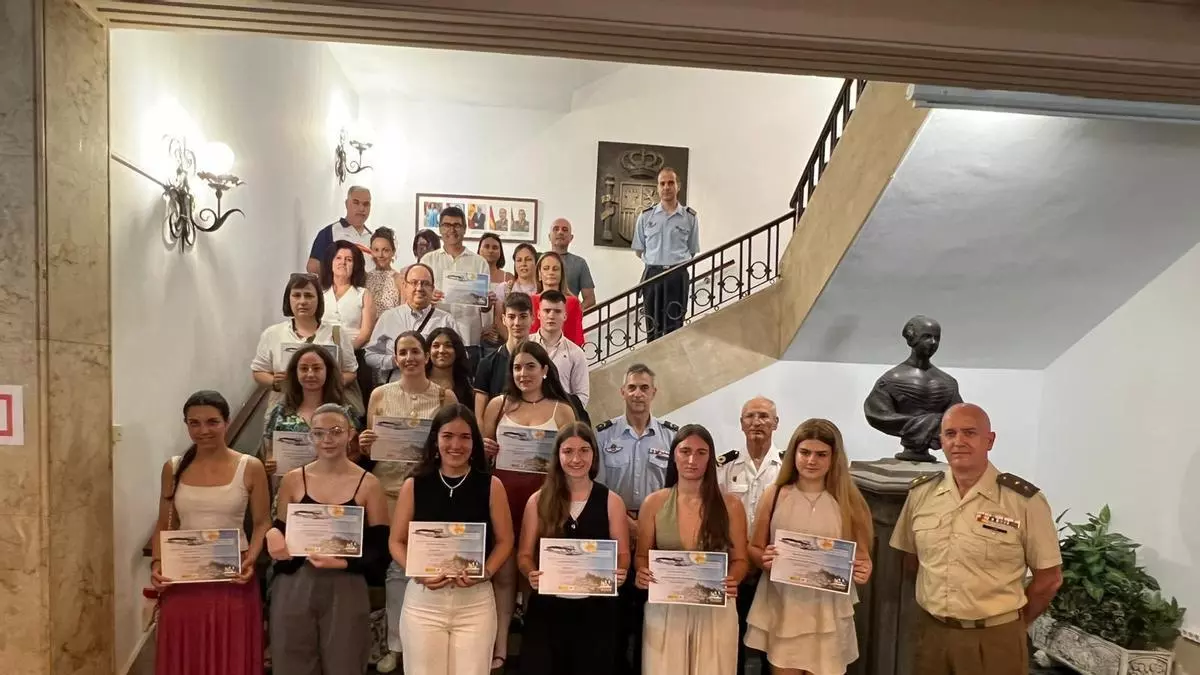 Una alumna del École de Oviedo representará a Asturias en la fase nacional del concurso escolar "Carta a un Militar Español"