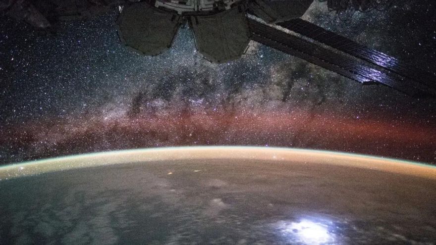 Enormes burbujas invisibles de plasma acechan en la atmósfera terrestre