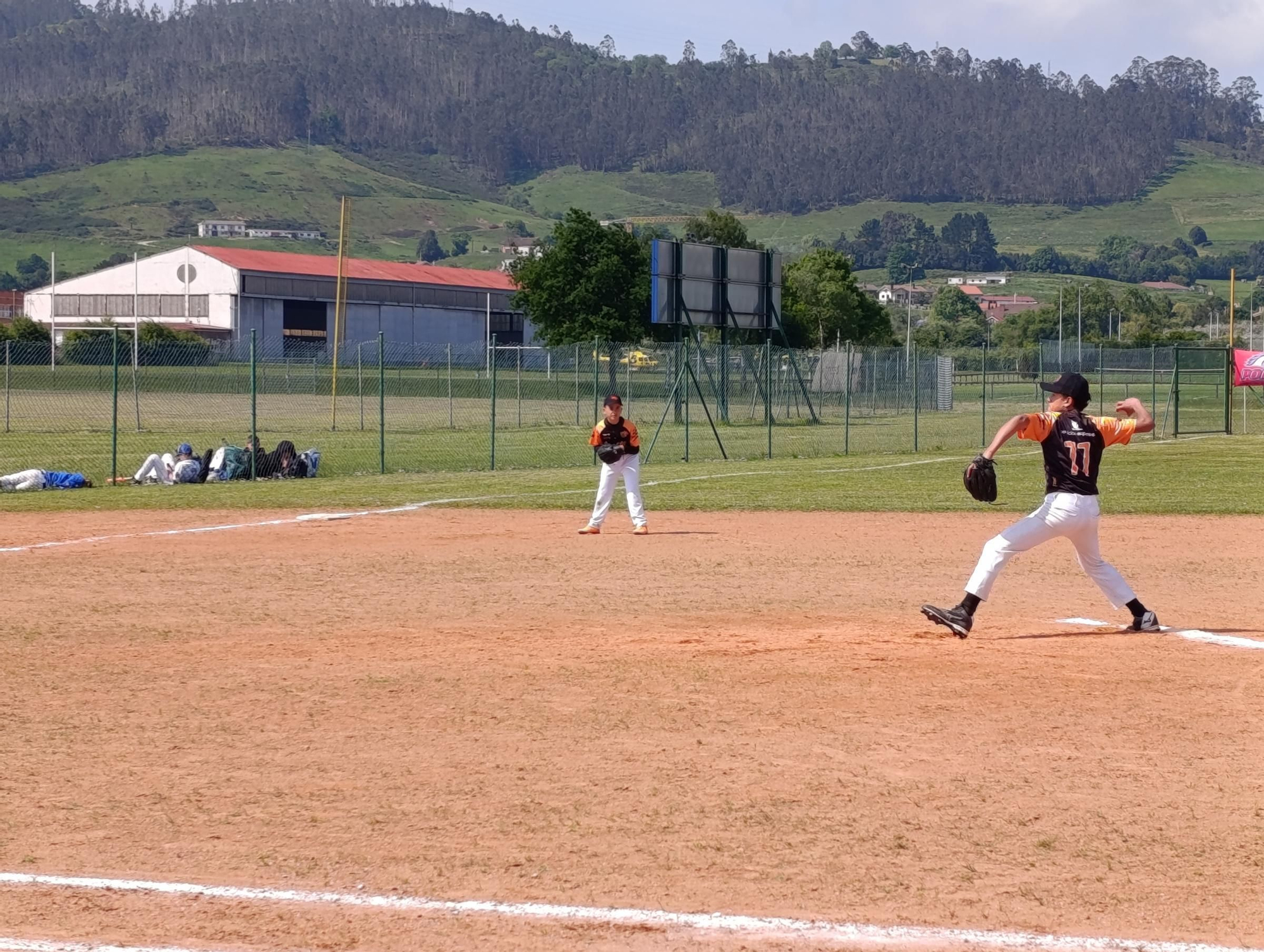 El campeonato Europeo de la Pony League de Béisbol batea en Llanera
