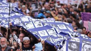 Una marxa reivindica la memòria històrica qüestionada per Milei