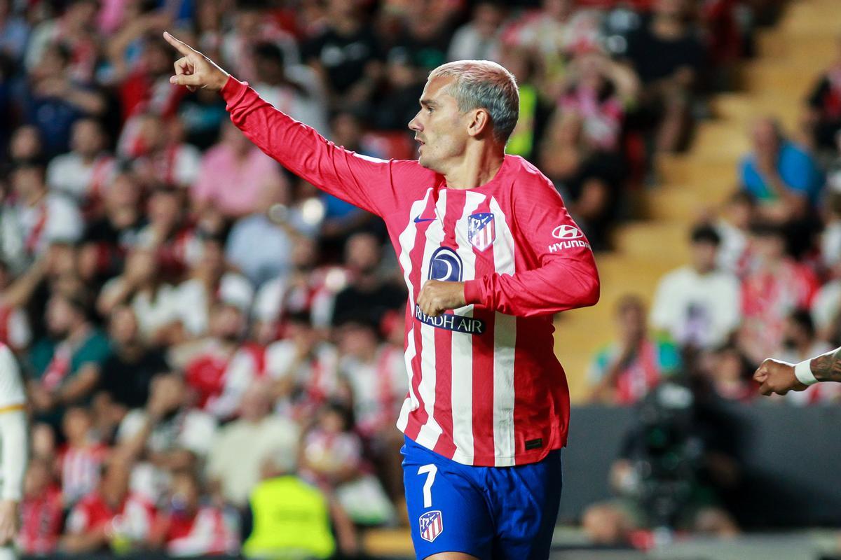 Griezmann celebra el primer gol del Atlético de Madrid en Vallecas.