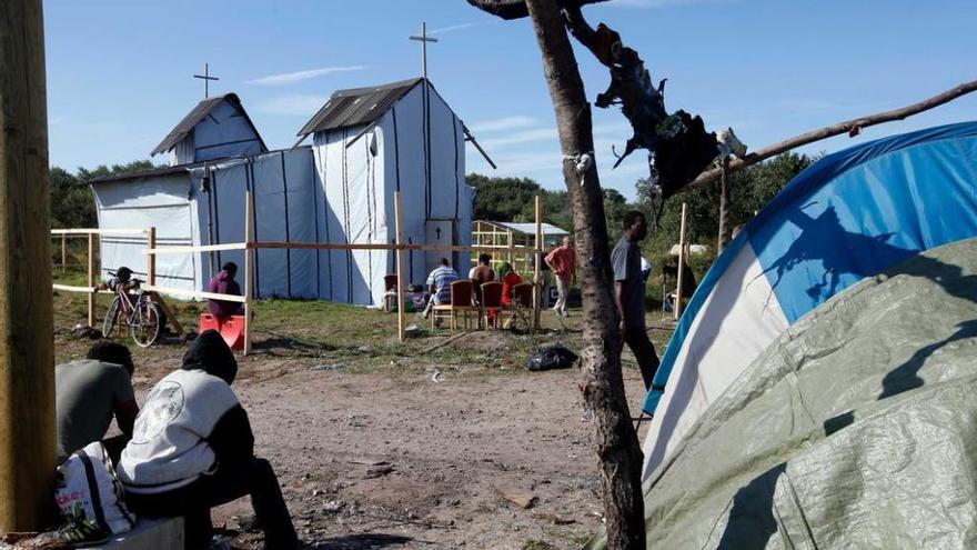 Capilla erigida en &quot;La nueva jungla&quot;, en Calais, por inmigrantes irregulares etíopes y eritreos.