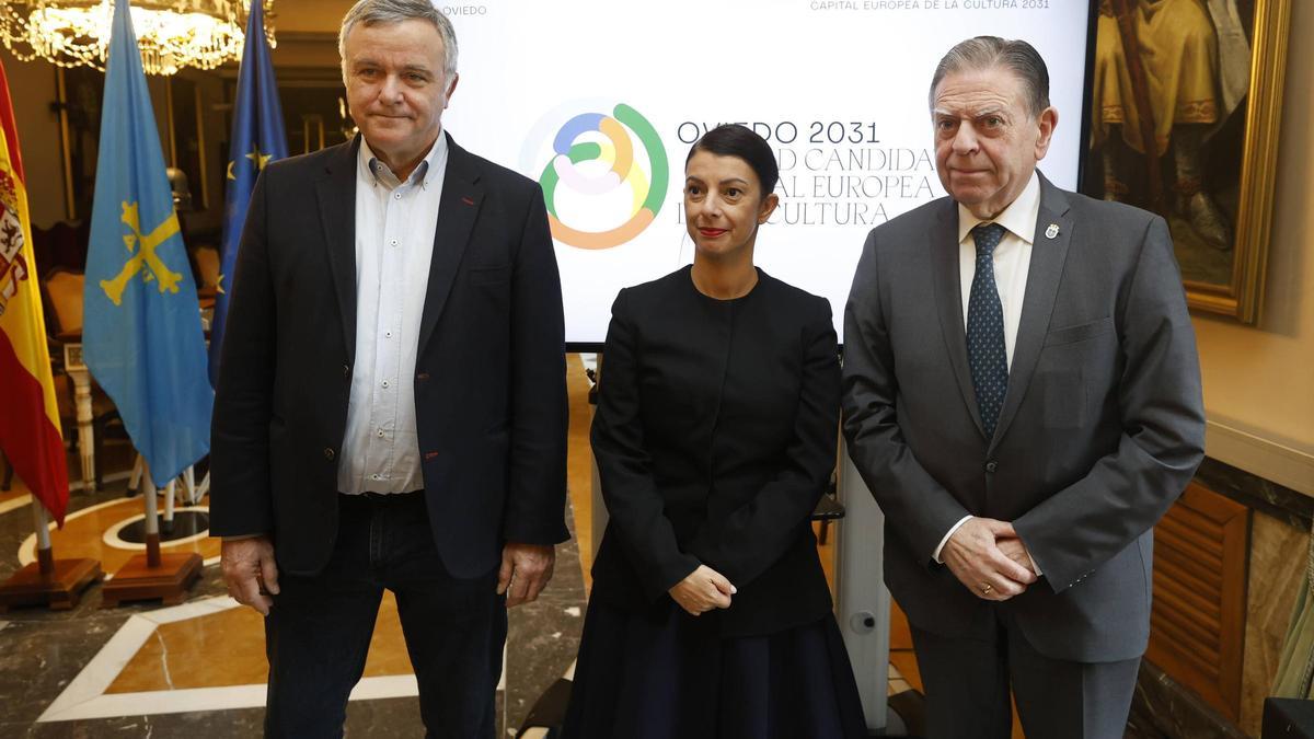 Por la izquierda, Rodolfo Sánchez, Natalia Álvarez Simó y Alfredo Canteli.