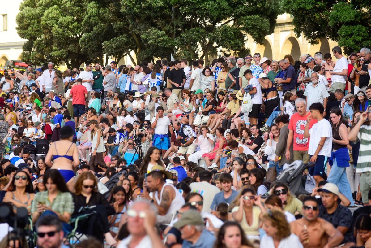 Más de 225.000 personas vivieron el eclipse solar total en las calles de la ciudad Más de 225.000 personas vivieron el eclipse solar total en las calles de la ciudad