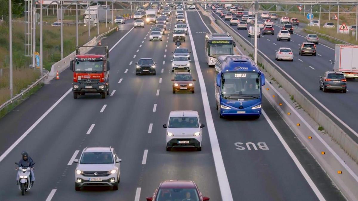La Dirección General de Tráfico amplía los carriles VAO y endurece su uso en 2026