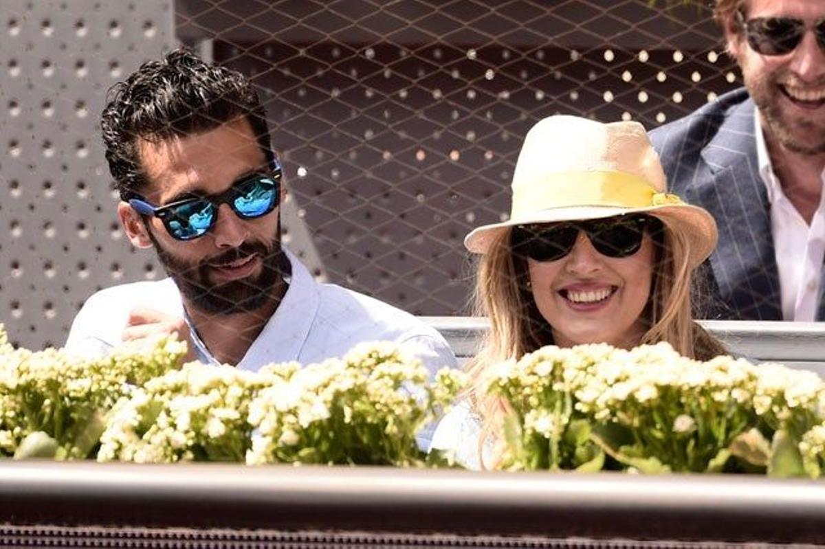 Álvaro Arbeloa y su mujer Carlota Ruiz en la final del Mutua Madrid Open de tenis