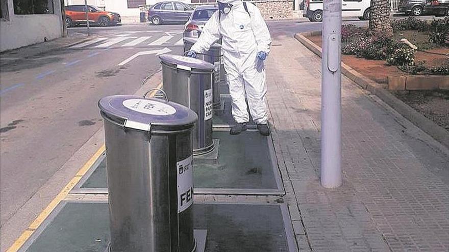 Los municipios extreman la higiene cada día en la gestión de la basura