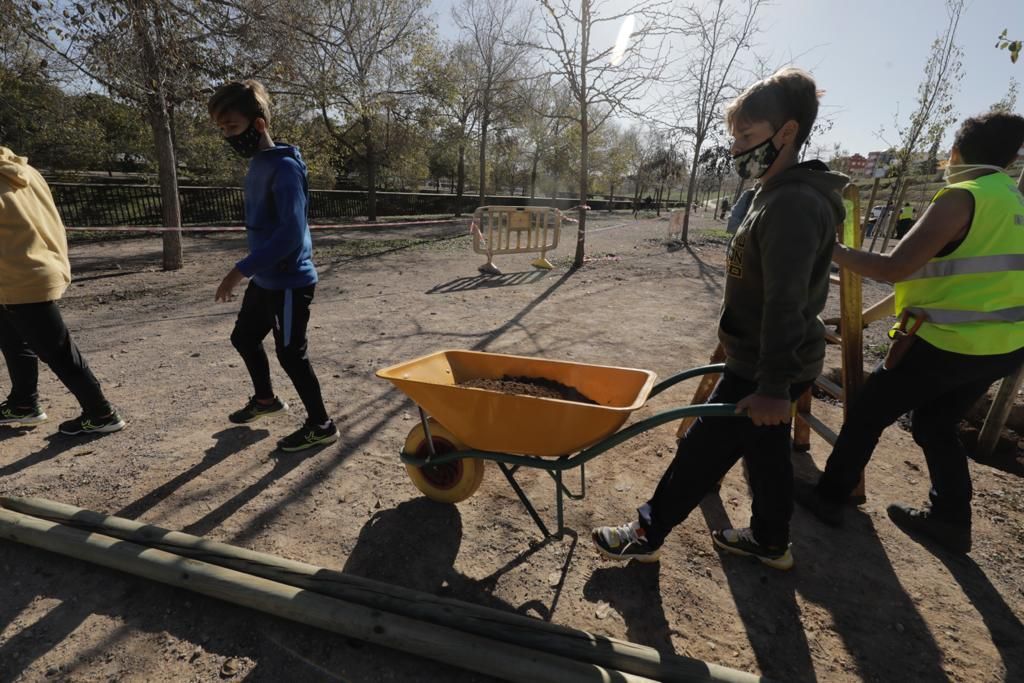 Siembra de árboles en el parque de sa Riera de Palma