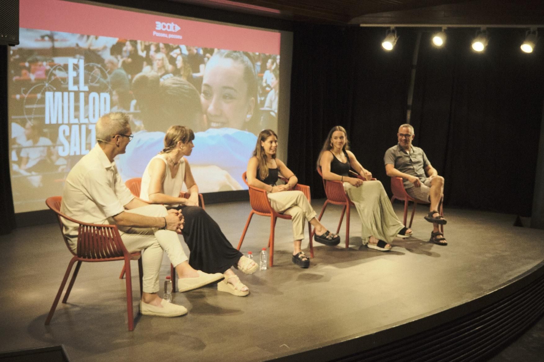 Imatges de la presentació a Manresa de la docusèrie "El millor salt", de l'Egiba