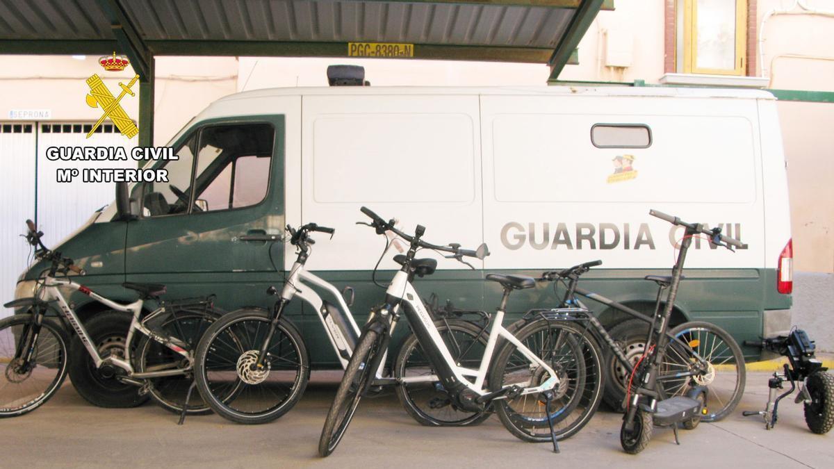 Detenidos dos vecinos de Águilas por robar bicis y patinetes eléctricos a turistas alojados en autocaravanas