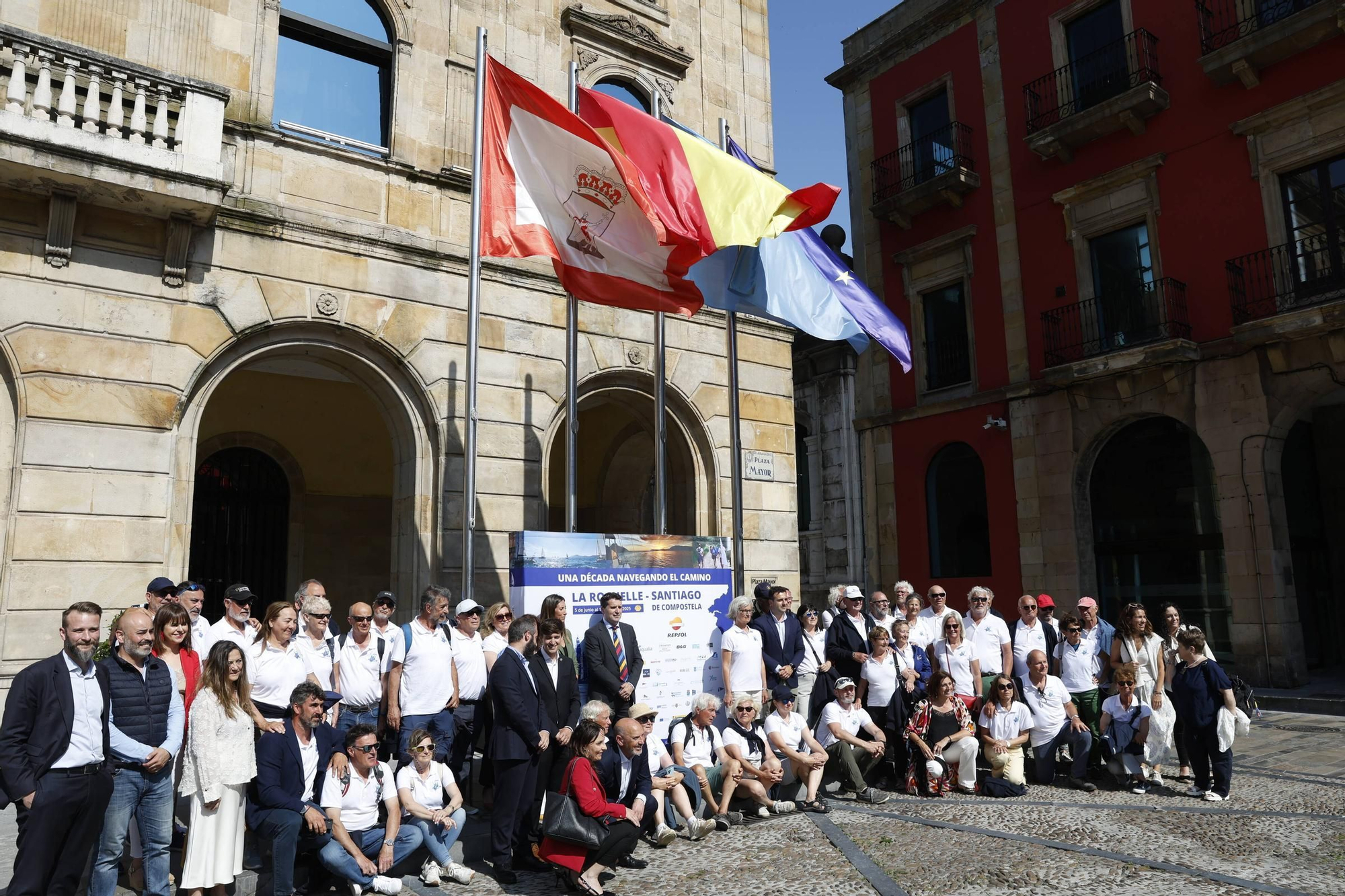 Gijón fija la colaboración entre los municipios del Camino de Santiago por mar en el norte de España (en imágenes)