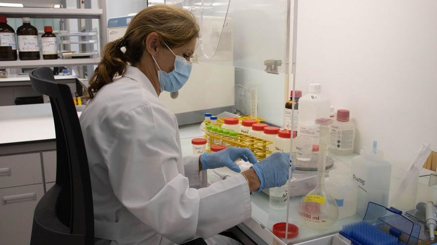 El renovado laboratorio de Salud Pública analizará 5.000 muestras de aguas y alimentos de Baleares