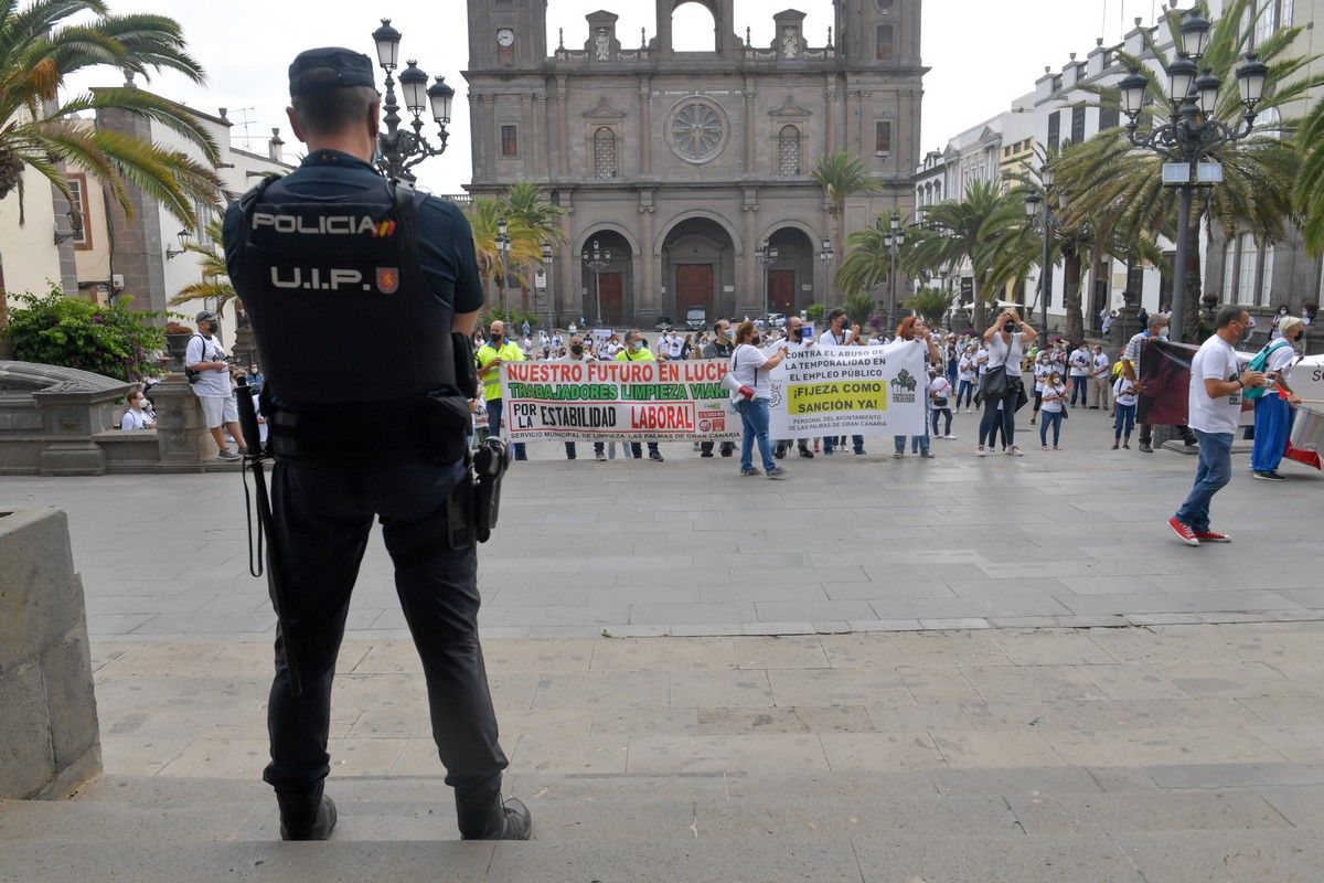 Manifestación de empleados municipales para exigir que los hagan fijos