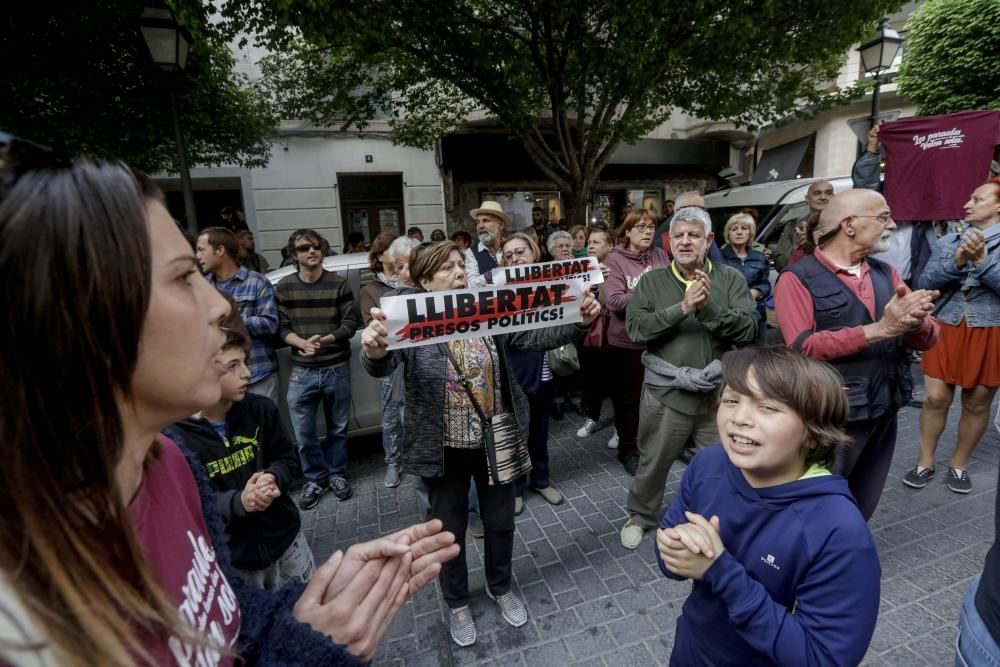 Un centenar de personas se concentra en apoyo a Valtonyc