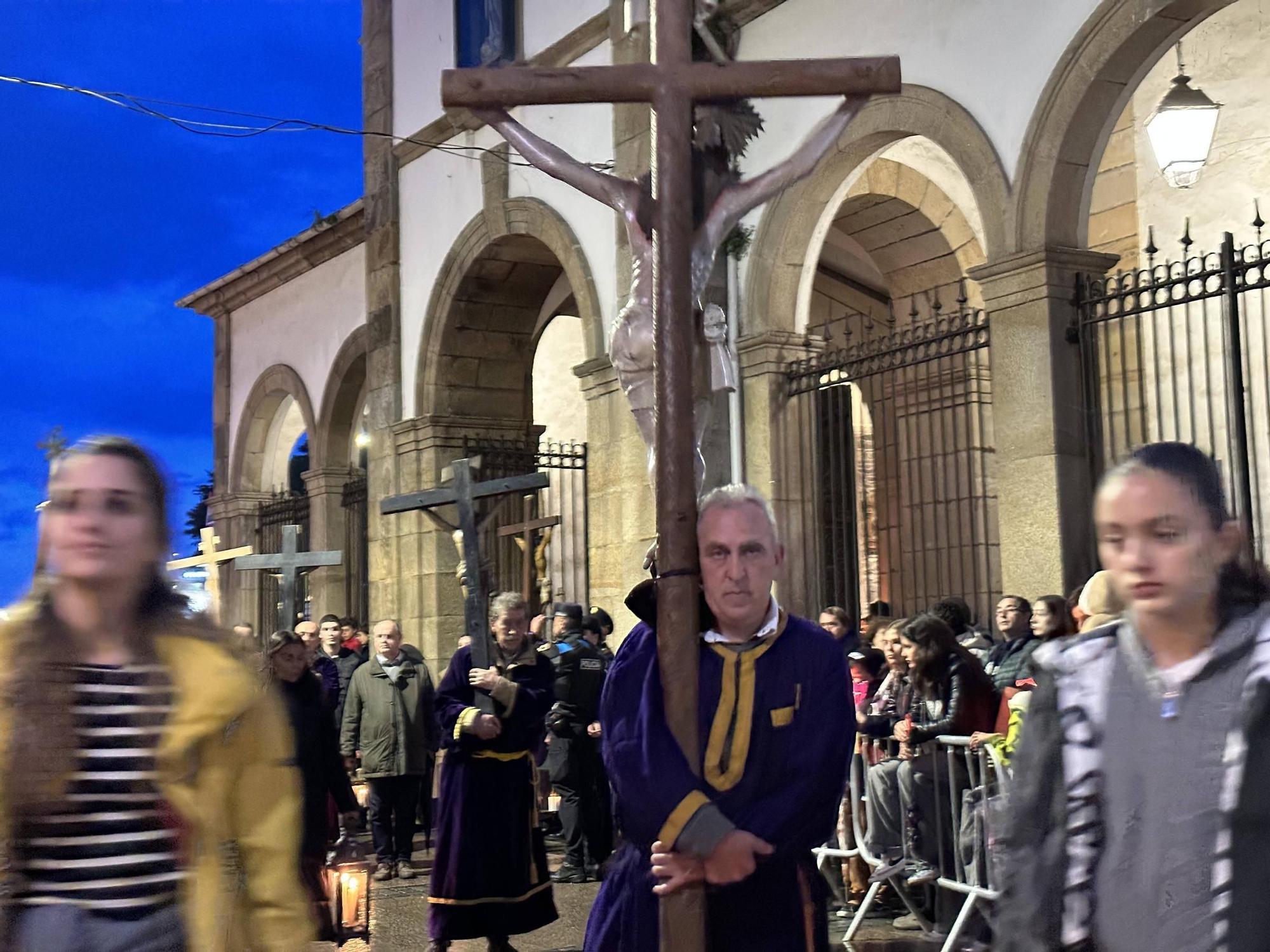 EN IMÁGENES | La envolvente procesión del Nazareno en Luarca