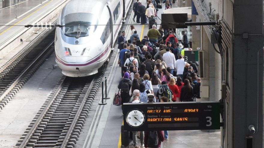 Una avería provoca retrasos en los primeros trenes AVE desde Sevilla